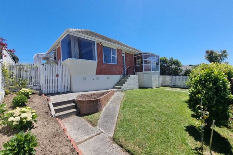 Photo of property in 130 Main Road, Titahi Bay, Porirua, 5022