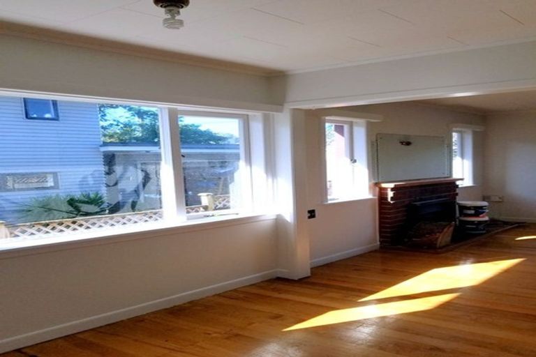 Photo of property in 1/84 College Road, Northcote, Auckland, 0627