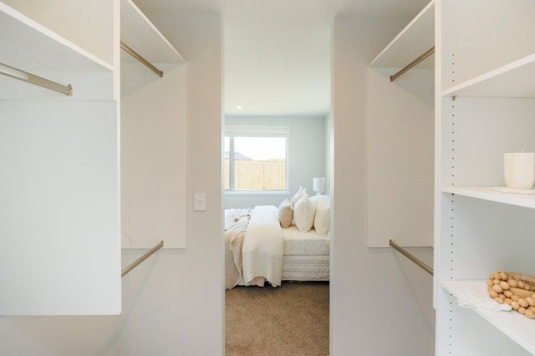 Photo of property in 68 Atlantic Drive, Fitzherbert, Palmerston North, 4410