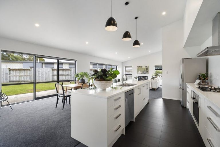 Photo of property in 11 Coutts Way, Fitzherbert, Palmerston North, 4410