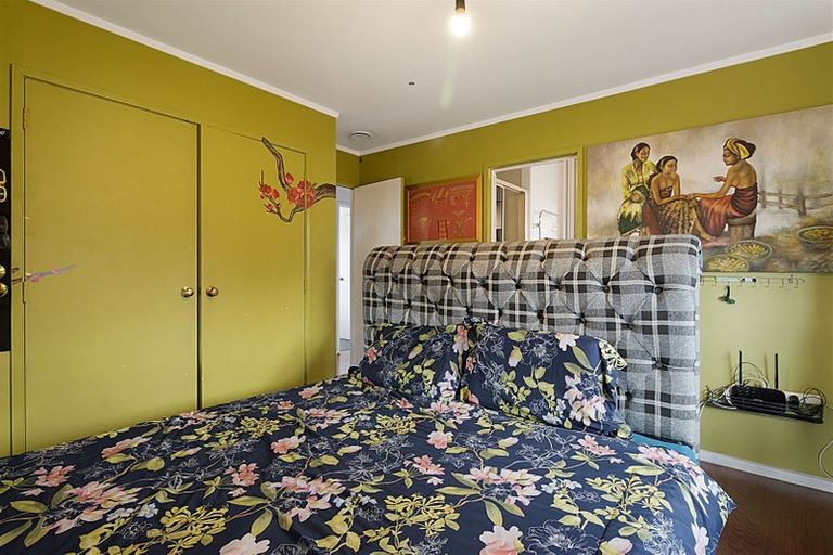 Photo of property in 1/4219 Great North Road, Glendene, Auckland, 0602