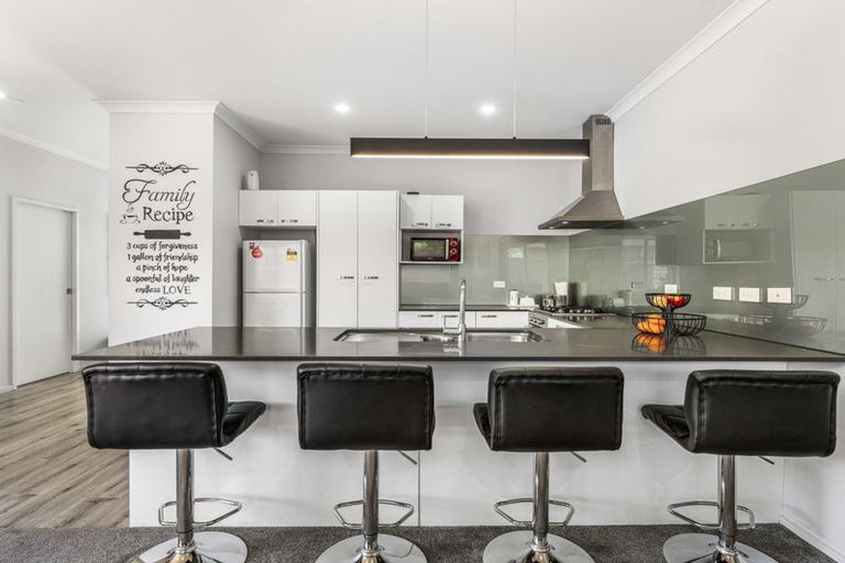 Photo of property in 51a Cosgrave Road, Papakura, 2110