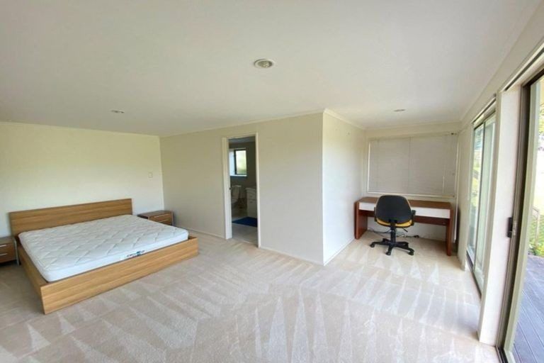 Photo of property in 3 Churchill Road, Murrays Bay, Auckland, 0630