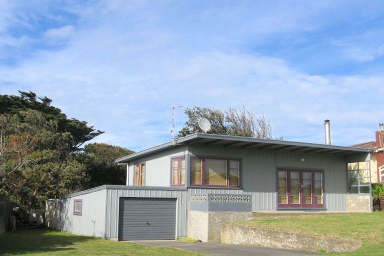 Photo of property in 12 Mack Street, Foxton Beach, Foxton, 4815