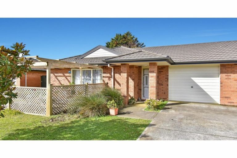 Photo of property in 2/36 Growers Lane, Mangere East, Auckland, 2024