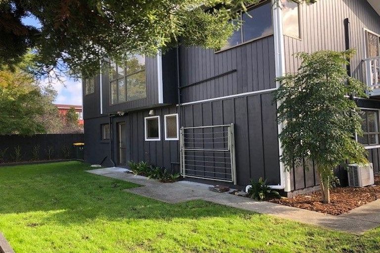 Photo of property in 2/12 Stanley Avenue, Milford, Auckland, 0620