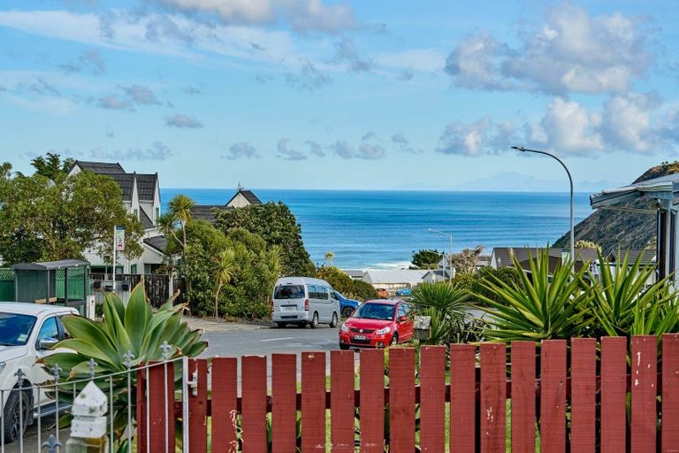 Photo of property in 79 Frobisher Street, Island Bay, Wellington, 6023