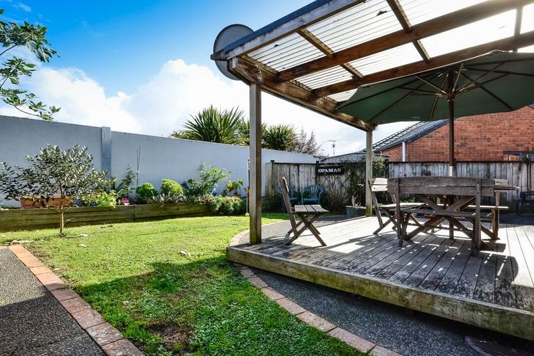 Photo of property in 6 Westvale Avenue, Ranui, Auckland, 0612