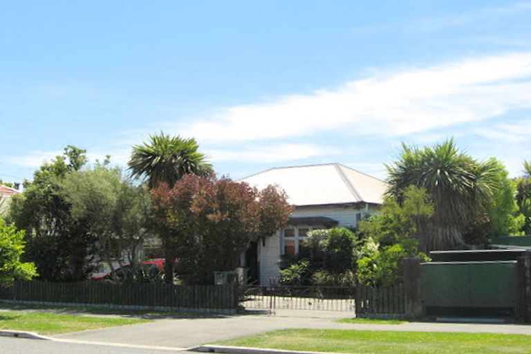 Photo of property in 11 Gresford Street, Edgeware, Christchurch, 8013