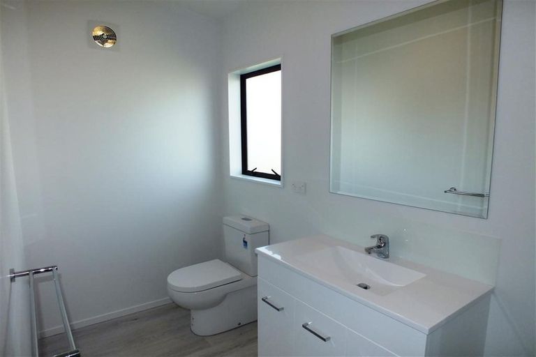 Photo of property in 2/43 Pacific Parade, Army Bay, Whangaparaoa, 0930