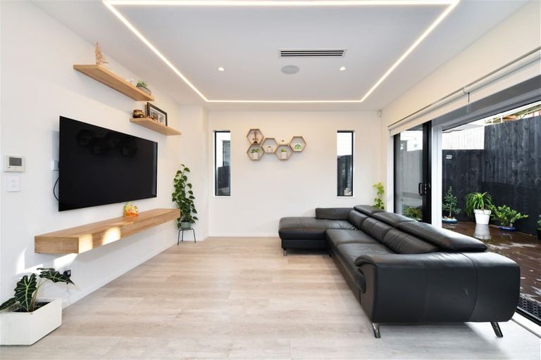 Photo of property in 14a Mantra Road, Massey, Auckland, 0614