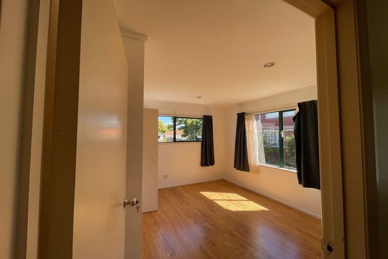 Photo of property in 30a Vera Road, Te Atatu South, Auckland, 0610
