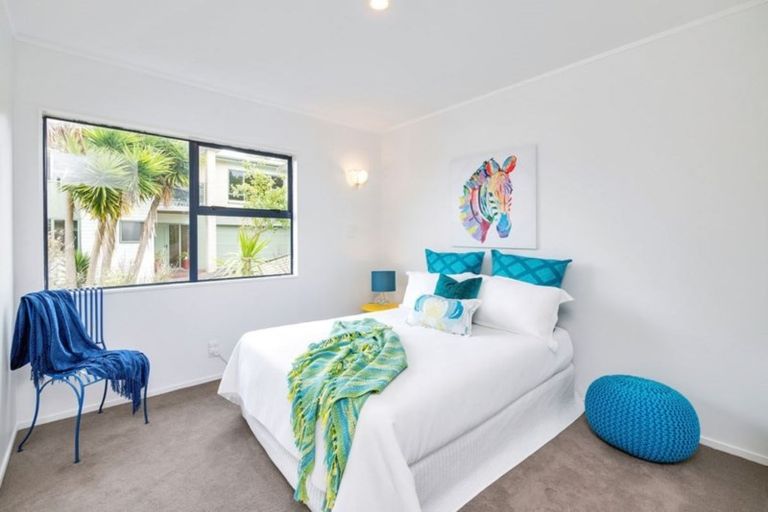 Photo of property in 1/266 Glamorgan Drive, Northcross, Auckland, 0630