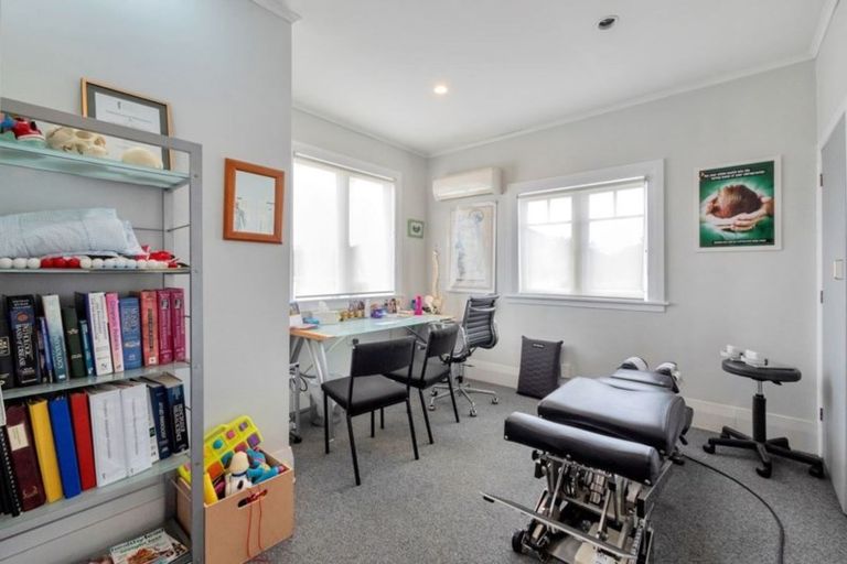 Photo of property in 2/61 Shakespeare Road, Milford, Auckland, 0620