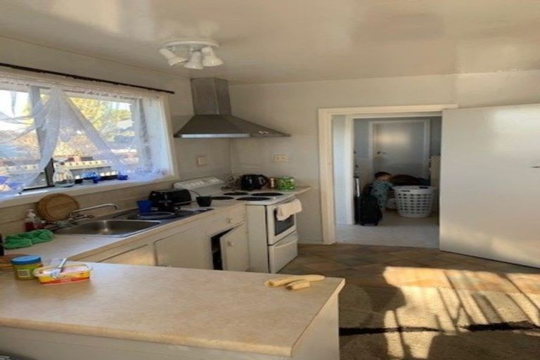 Photo of property in 77 Staveley Street, Avonhead, Christchurch, 8042