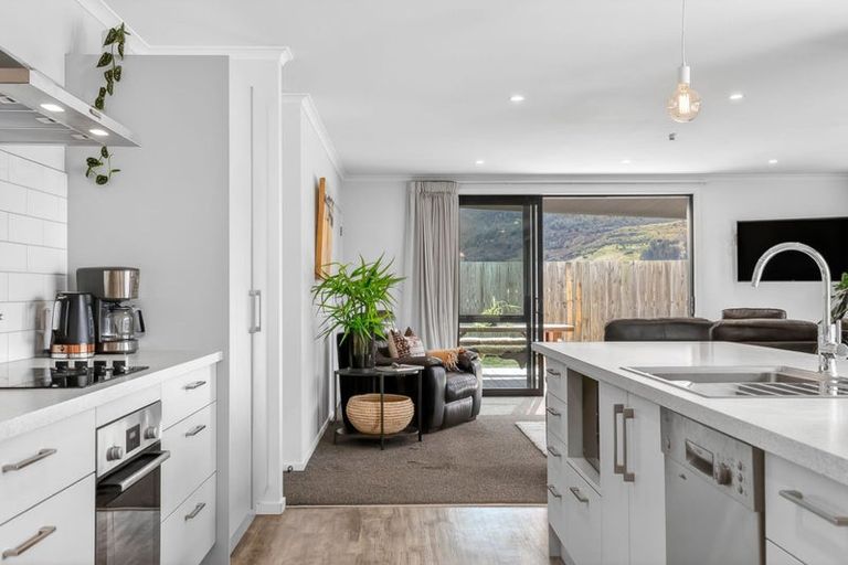 Photo of property in 9 Isthmus Place, Lake Hawea, Wanaka, 9382