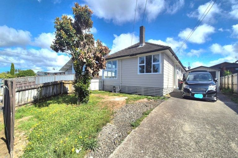 Photo of property in 20 Farnborough Crescent, Mangere, Auckland, 2022