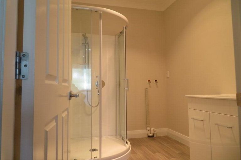 Photo of property in 24 Governor Road, Northland, Wellington, 6012