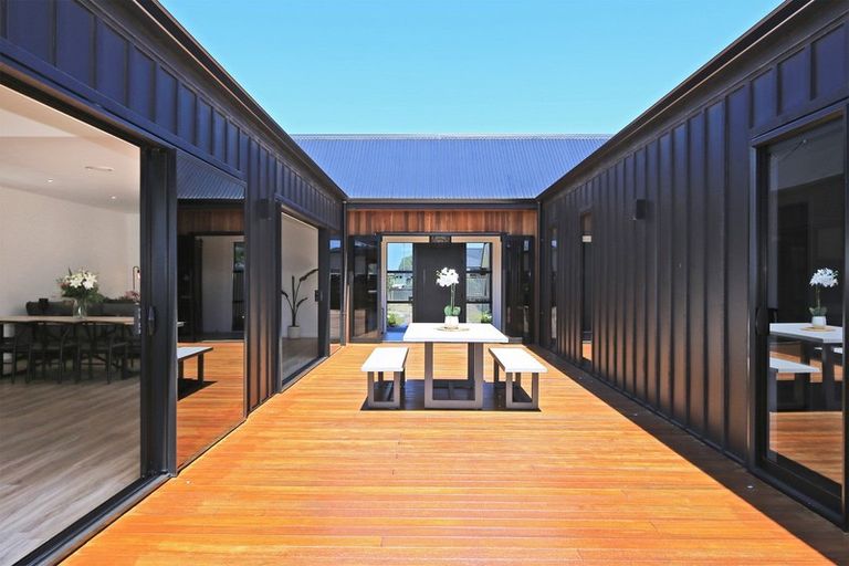 Photo of property in 27 Gee Place, Taradale, Napier, 4112