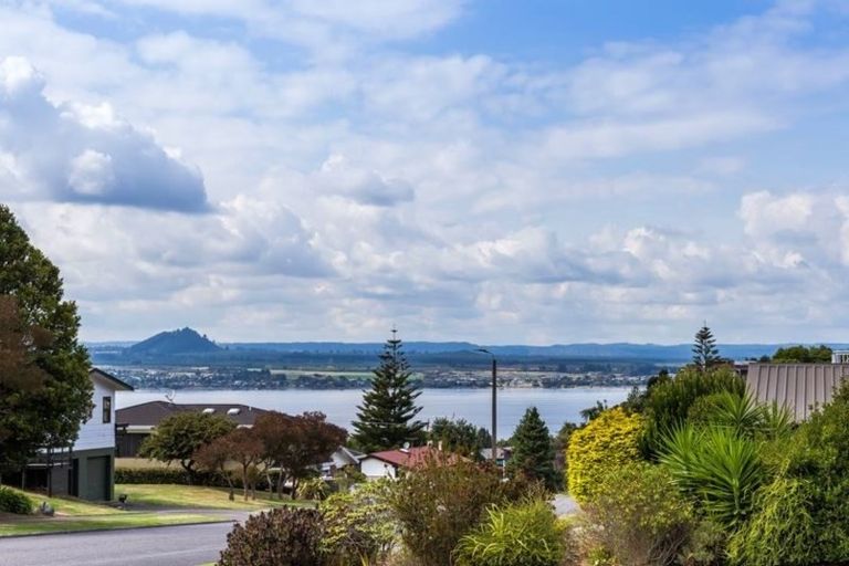 Photo of property in 9 Reeves Road, Acacia Bay, Taupo, 3330