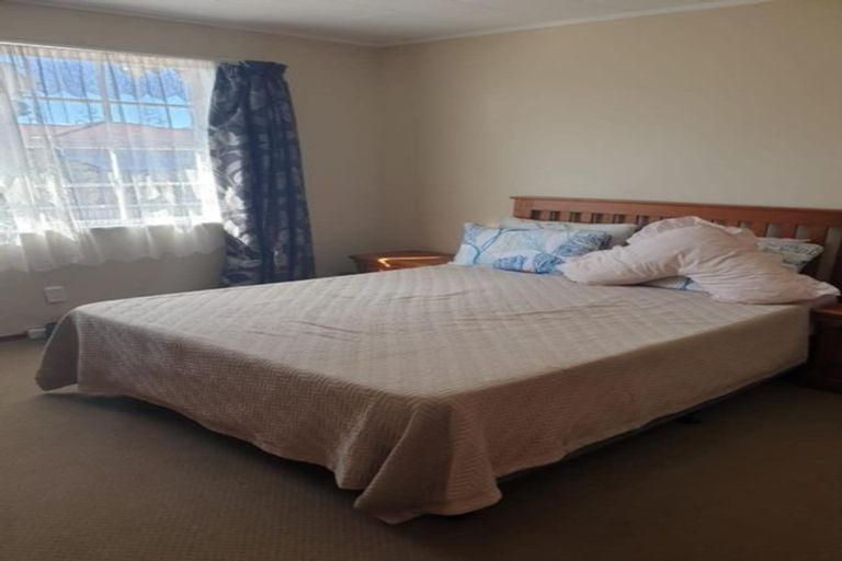 Photo of property in 16 Arnwood Street, Manurewa, Auckland, 2102