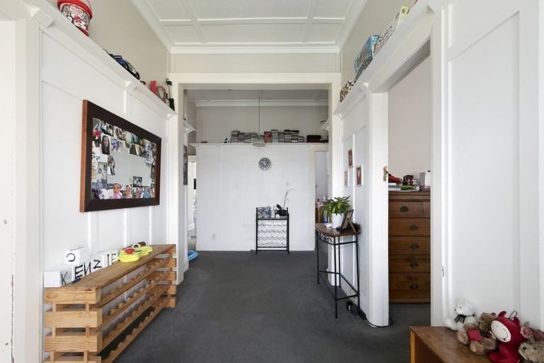 Photo of property in 117 Whites Line East, Waiwhetu, Lower Hutt, 5010