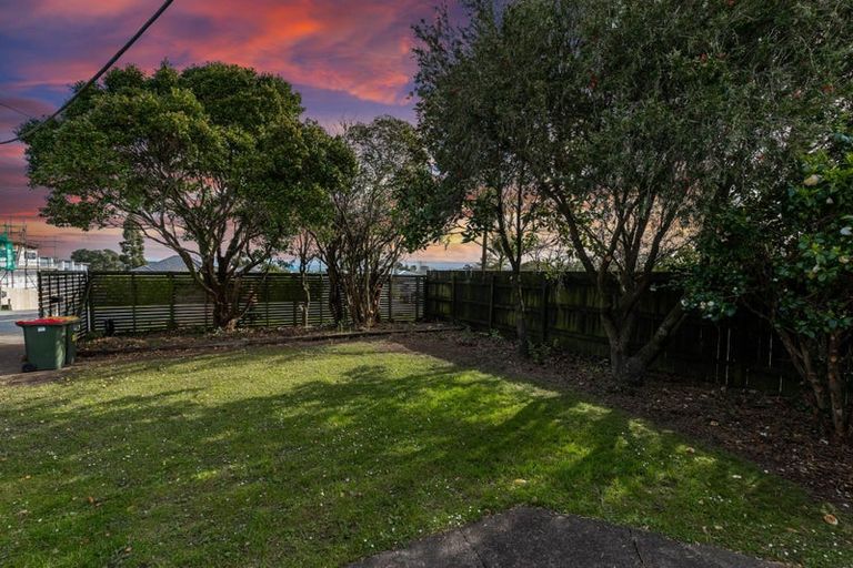 Photo of property in 69 Taikata Road, Te Atatu Peninsula, Auckland, 0610