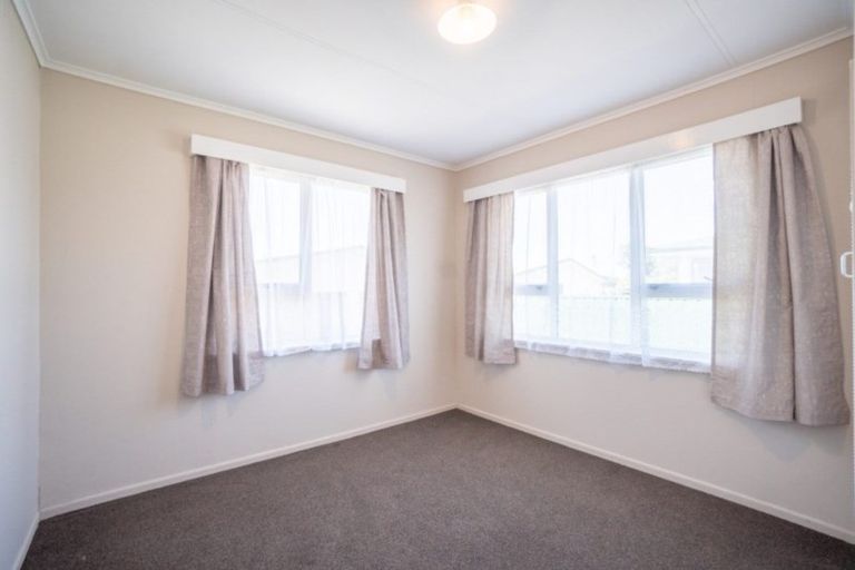 Photo of property in 26 Battersea Place, Roslyn, Palmerston North, 4414