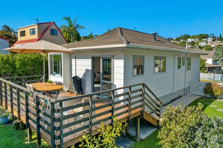 Photo of property in 37 Gatman Street, Birkdale, Auckland, 0626