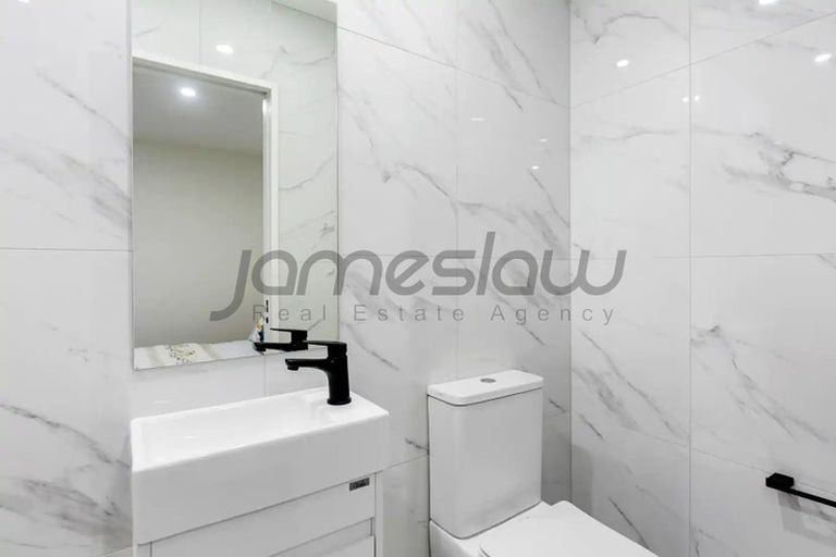 Photo of property in 5/5 Chevis Place, Pakuranga, Auckland, 2010