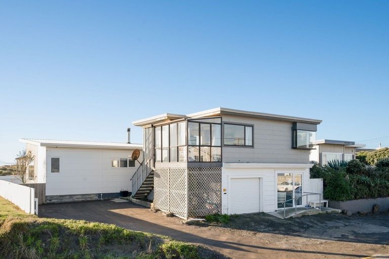 Photo of property in 21 Ocean Beach Street, Foxton Beach, Foxton, 4815