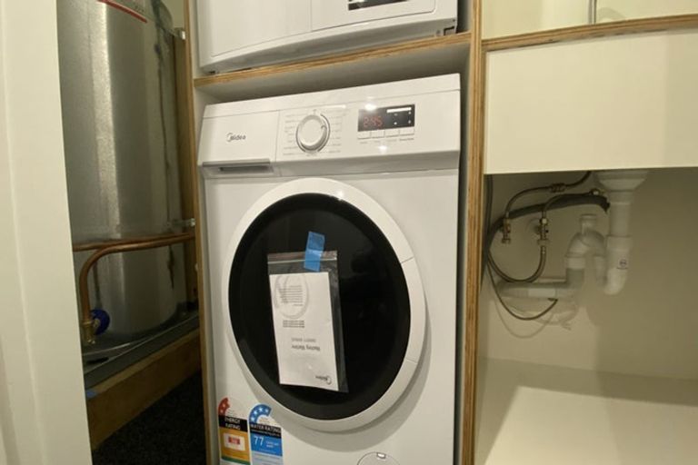 Photo of property in 5/2 Moor Avenue, Te Atatu Peninsula, Auckland, 0610