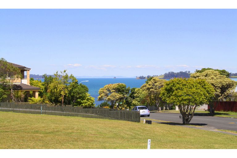 Photo of property in 1 Aurora Avenue, Snells Beach, 0920