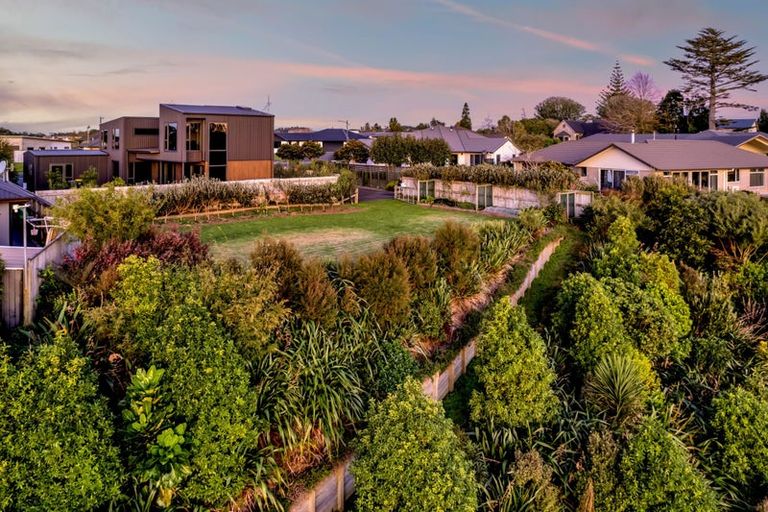 Photo of property in 20 Aderman Place, Hurworth, New Plymouth, 4310