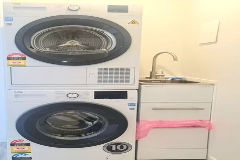 Photo of property in 33 Reakes Crescent, Wallaceville, Upper Hutt, 5018