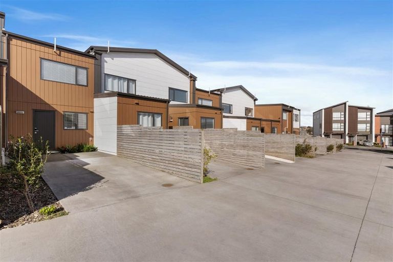 Photo of property in 10 Kiato Lane, Flat Bush, Auckland, 2019