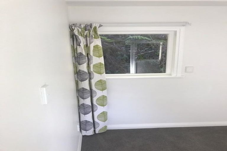 Photo of property in 8 Kaitawa Road, York Bay, Lower Hutt, 5013