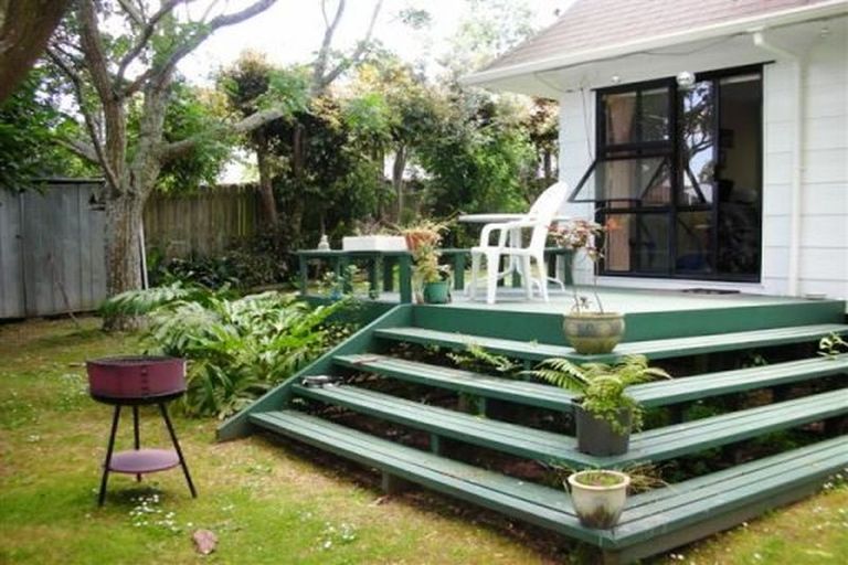 Photo of property in 3/14 Sandgate Avenue, Botany Downs, Auckland, 2010