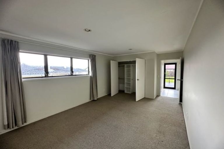 Photo of property in 10 Jillteresa Crescent, Half Moon Bay, Auckland, 2012