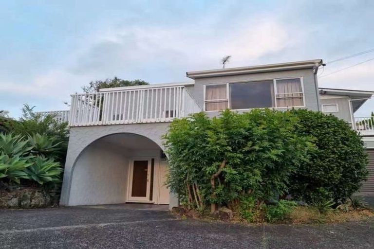 Photo of property in 1/527 Beach Road, Murrays Bay, Auckland, 0630