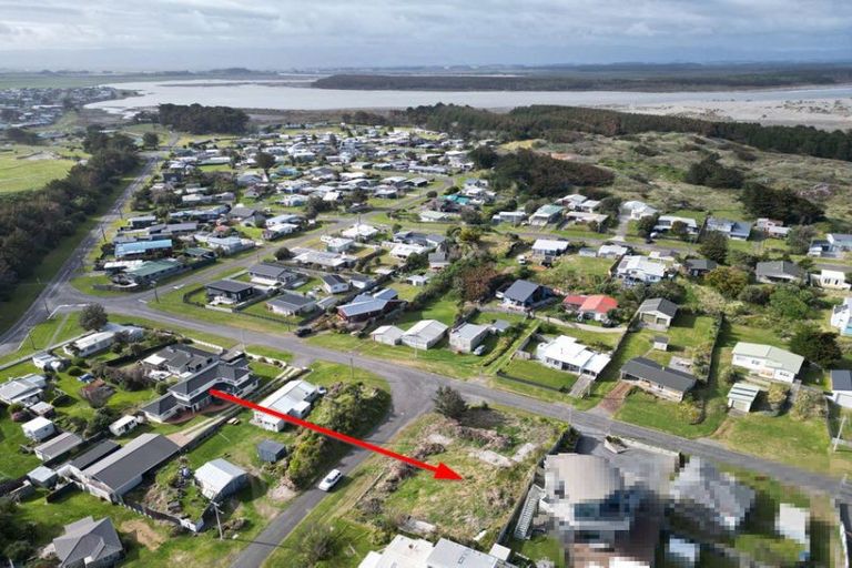 Photo of property in 2 Nelson Street, Foxton Beach, Foxton, 4815