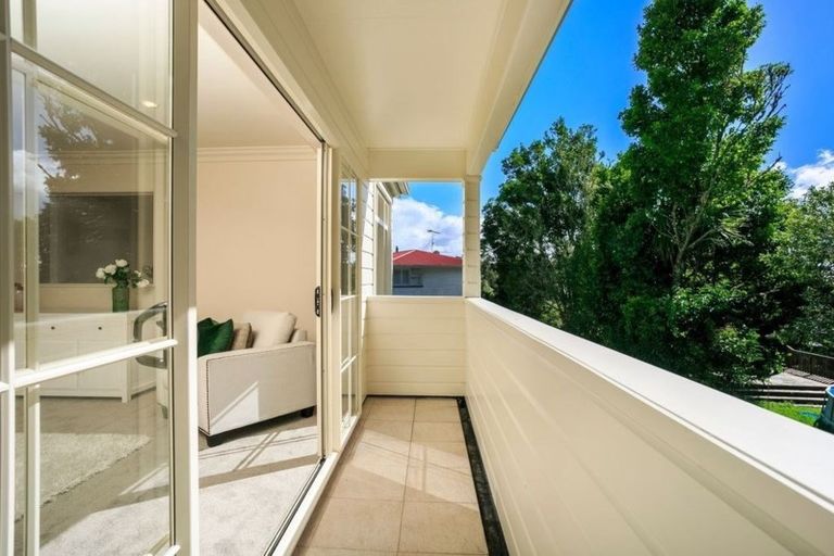 Photo of property in 9a Moore Street, Hillcrest, Auckland, 0627
