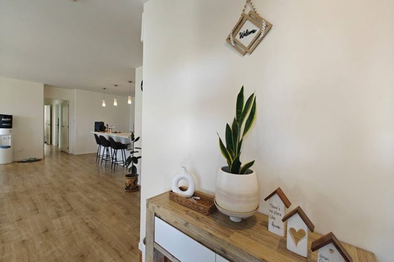Photo of property in 7 Kingfisher Road, Silverdale, 0932