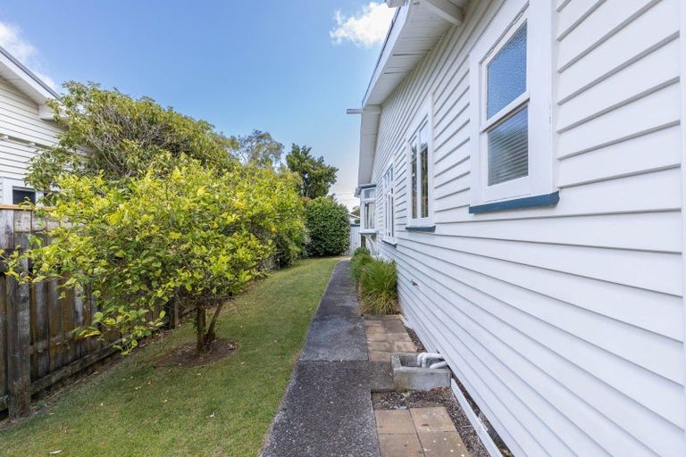 Photo of property in 25 Glen Almond Street, New Plymouth, 4310