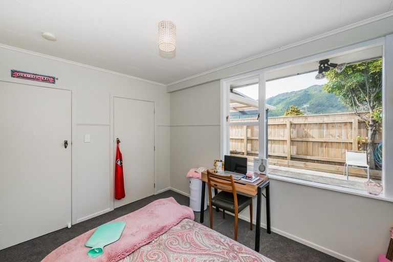 Photo of property in 18a Ngaio Road, Waikanae, 5036