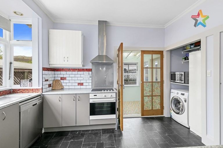 Photo of property in 85 Cambridge Terrace, Waterloo, Lower Hutt, 5011