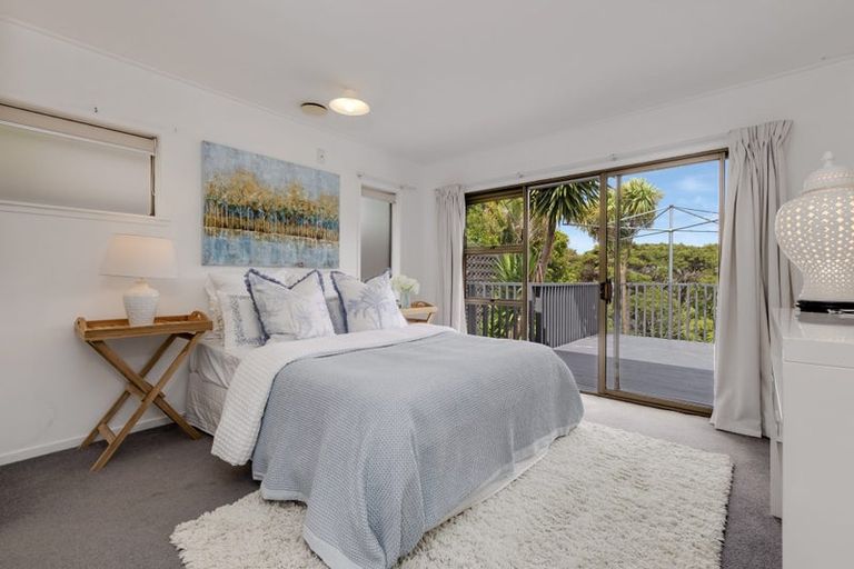 Photo of property in 1070 Scenic Drive North, Swanson, Auckland, 0816