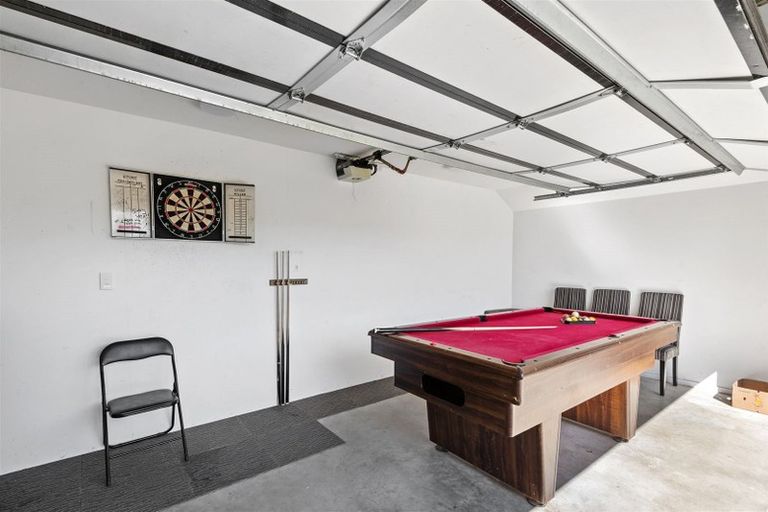 Photo of property in 18 Bateman Avenue, Bryndwr, Christchurch, 8053