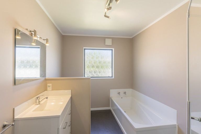 Photo of property in 102b Matatua Road, Raumati Beach, Paraparaumu, 5032