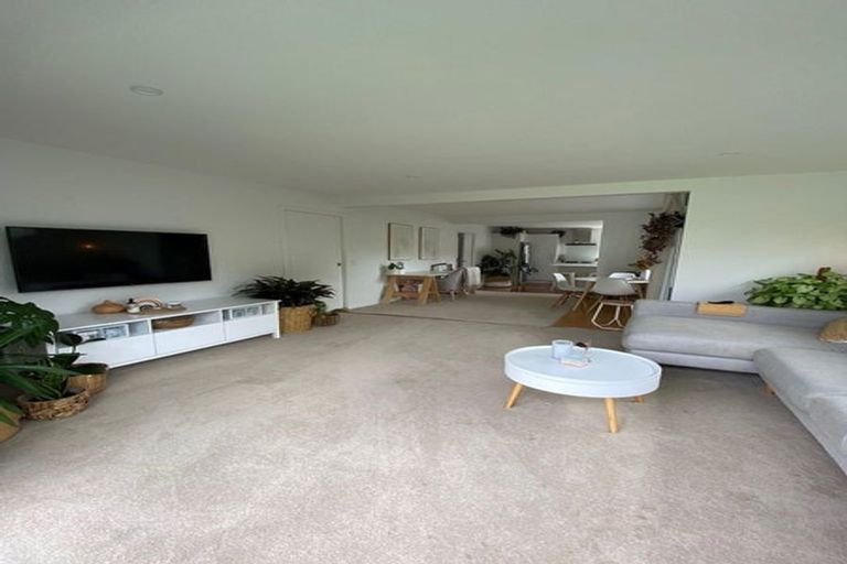 Photo of property in 35 Moana Road, Paraparaumu, 5032